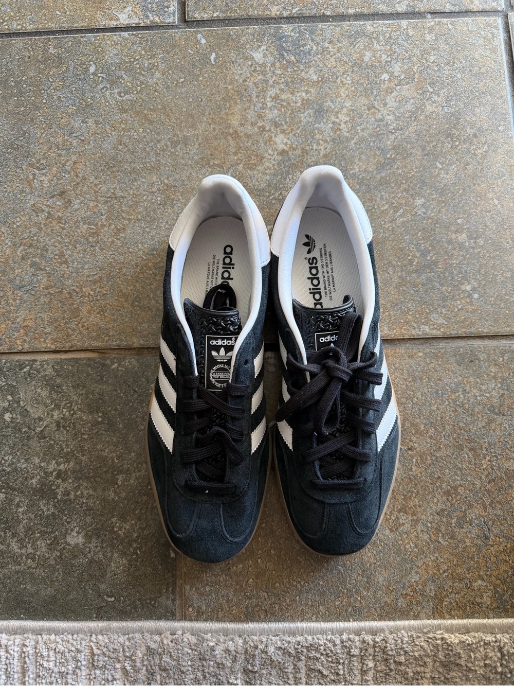 adidas Gazelle Indoor Sneakers Black White Stripes and Gum Sole Size 8.5W/7.5M - Picture 2 of 5